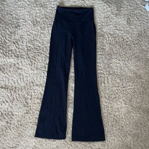 black lululemon high rise groove pant
